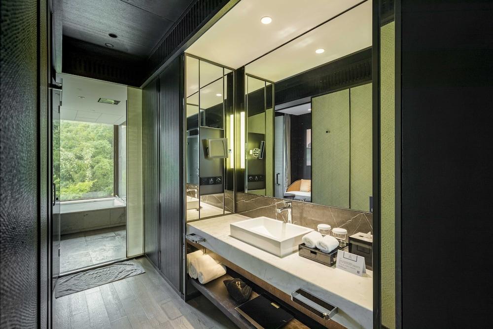 Hilton Ningbo Dongqian Lake Exterior photo