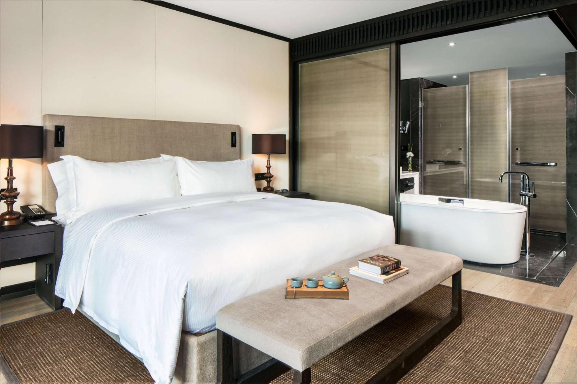 Hilton Ningbo Dongqian Lake Exterior photo