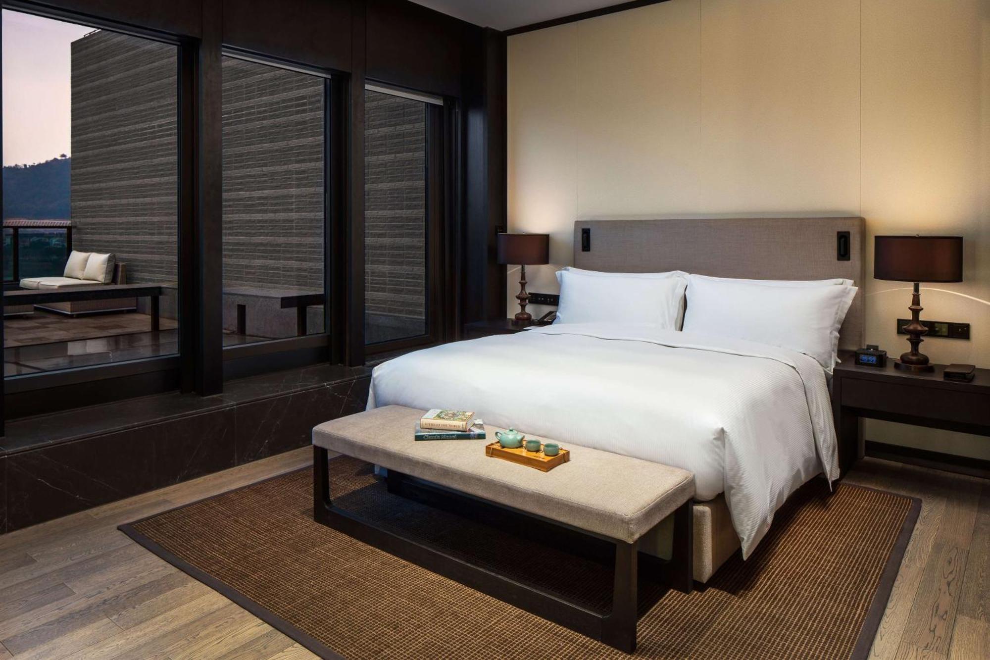 Hilton Ningbo Dongqian Lake Exterior photo